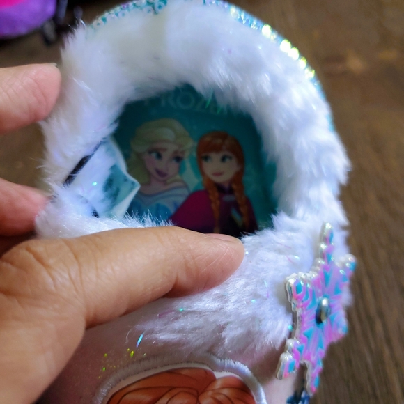 Disney Frozen Anna and Elsa girls slippers - Picture 3 of 8